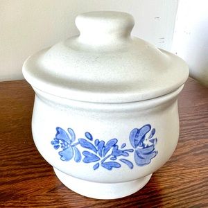 PFALTZGRAFF YORKTOWNE SUGAR BOWL with LID